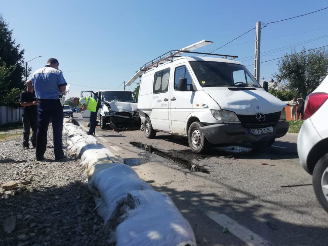 FOTO: Un bărbat rănit într-un carambol cu trei mașini, ZCH NEWS - sursa ta de informații