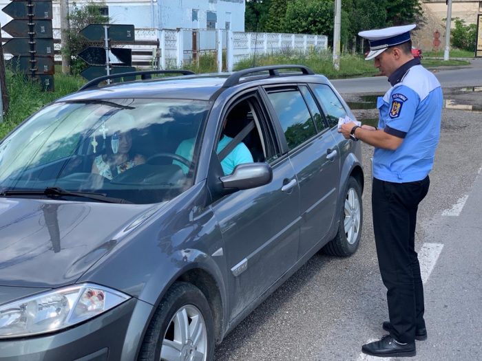 80 de șoferi au rămas fără permis și 6 taximetriști de ocazie au fost amendați de polițiștii rutieri