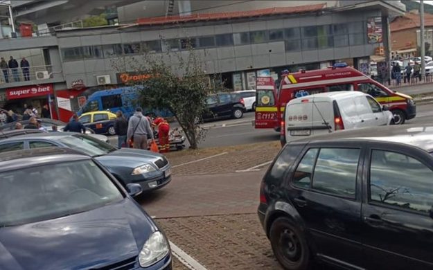 FOTO: O fată a fost rănită la trecerea pentru pietoni de la telegondolă, în municipiul Piatra Neamț