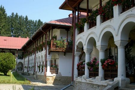 Mănăstirea Agapia rămâne o săptămână fără apă potabilă, ZCH NEWS - sursa ta de informații