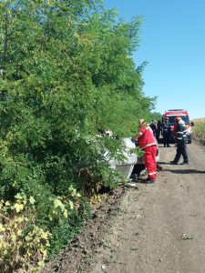 FOTO: Mașină răsturnată lângă un lan de porumb, ZCH NEWS - sursa ta de informații