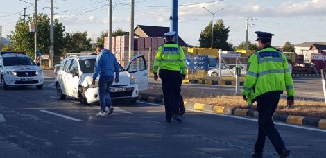 FOTO: Două mașini s-au ciocnit, la ieșirea din municipiul Piatra Neamț, ZCH NEWS - sursa ta de informații