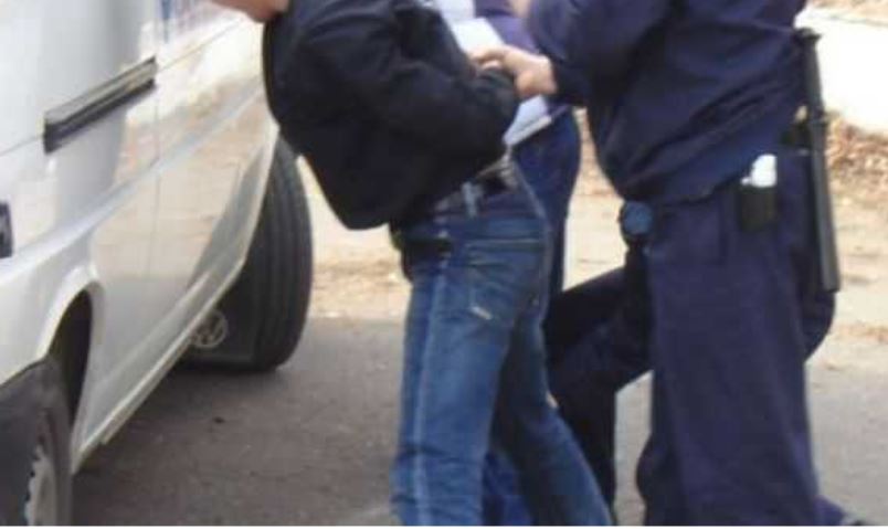 Paznicul unei săli de jocuri de noroc a fost rănit de un client