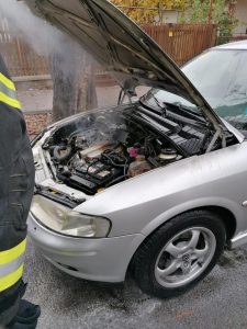 O mașină a luat foc, în zona stadionului Piatra Neamț, ZCH NEWS - sursa ta de informații