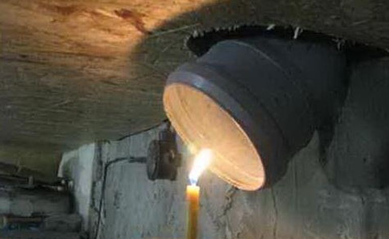 Femeie găsită moartă în beci