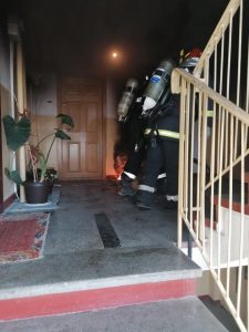 De câți pompieri e nevoie pentru un aparat electric în flăcări, ZCH NEWS - sursa ta de informații
