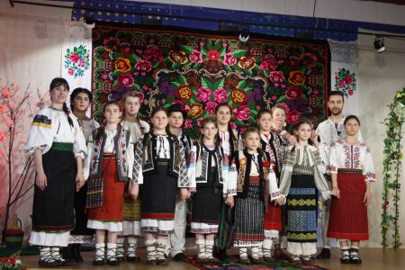 Seară de colinde și folclor românesc la Târgul de Crăciun la Neamț, ZCH NEWS - sursa ta de informații