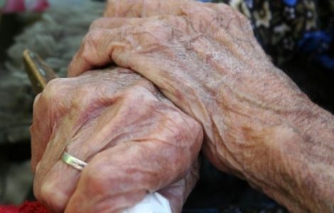 Bătrână de 90 de ani stâlcită în bătaie de propriul fiu, ZCH NEWS - sursa ta de informații