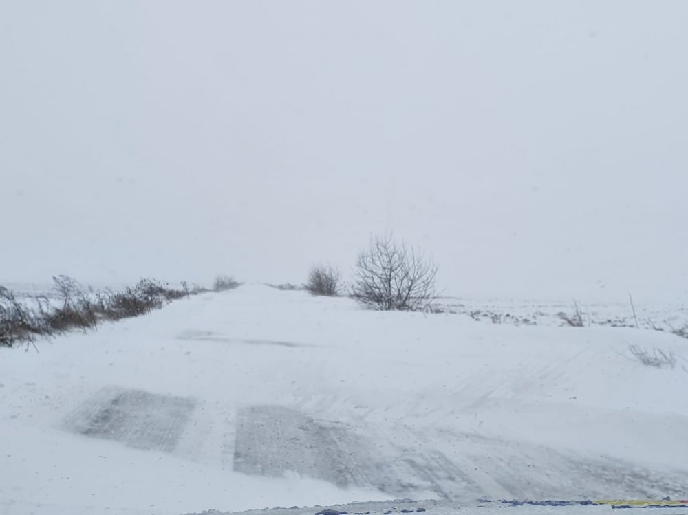 FOTO: Atenție! Drumul județean Urecheni &#8211; Timișești blocat de zăpadă, ZCH NEWS - sursa ta de informații