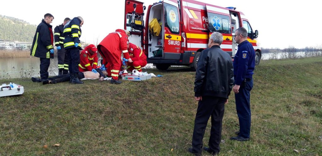 Un tânăr s-a aruncat în Bistrița, paramedicii îl resuscitează, ZCH NEWS - sursa ta de informații