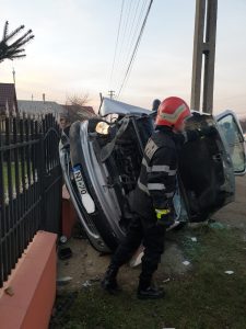 Două persoane au ajuns în spital după ce s-au răsturnat cu mașina, ZCH NEWS - sursa ta de informații