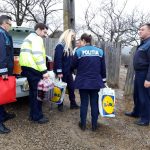 Polițiștii l-au însoțit pe Moș Crăciun la sărmanii din Sagna, Ion Creangă și Mărgineni, ZCH NEWS - sursa ta de informații