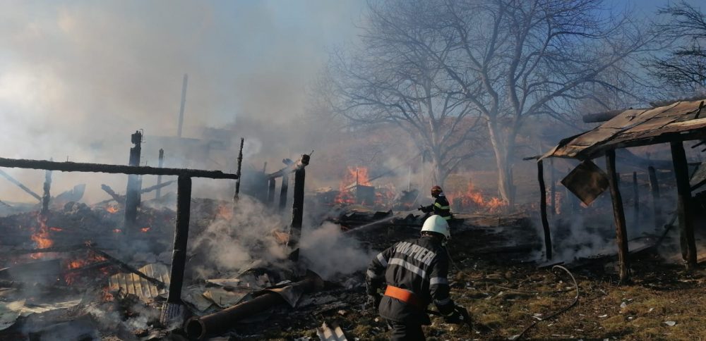 Dramatic: O întreagă gospodărie mistuită de foc, ZCH NEWS - sursa ta de informații