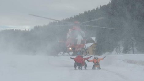 Bărbat accidentat pe jgheabul Cabanei Dochia, preluat de un elicopter din Brașov, ZCH NEWS - sursa ta de informații