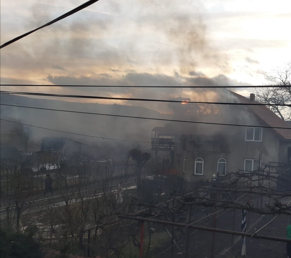 FOTO: Casă nou construită distrusă de flăcări, ZCH NEWS - sursa ta de informații
