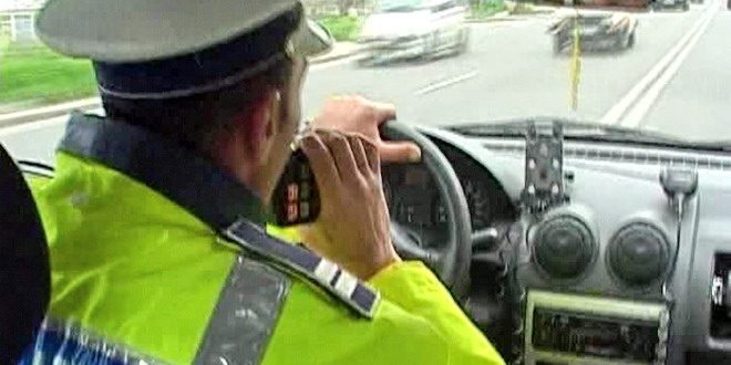 Tupeu maxim: Beat pulbere, un șofer a reușit să fugă de polițiști