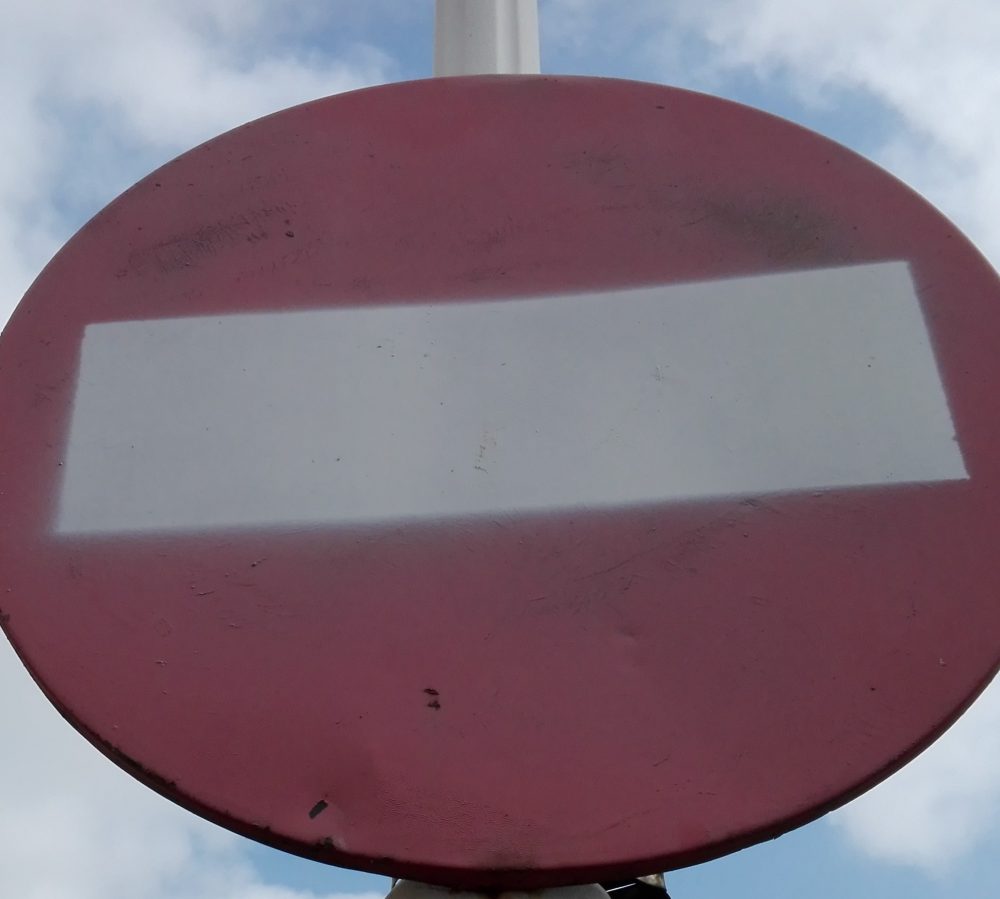 Atenție! Circulație oprită pe drumul național 15, la Crăcăoani, din cauza unui TIR cu defecțiuni tehnice