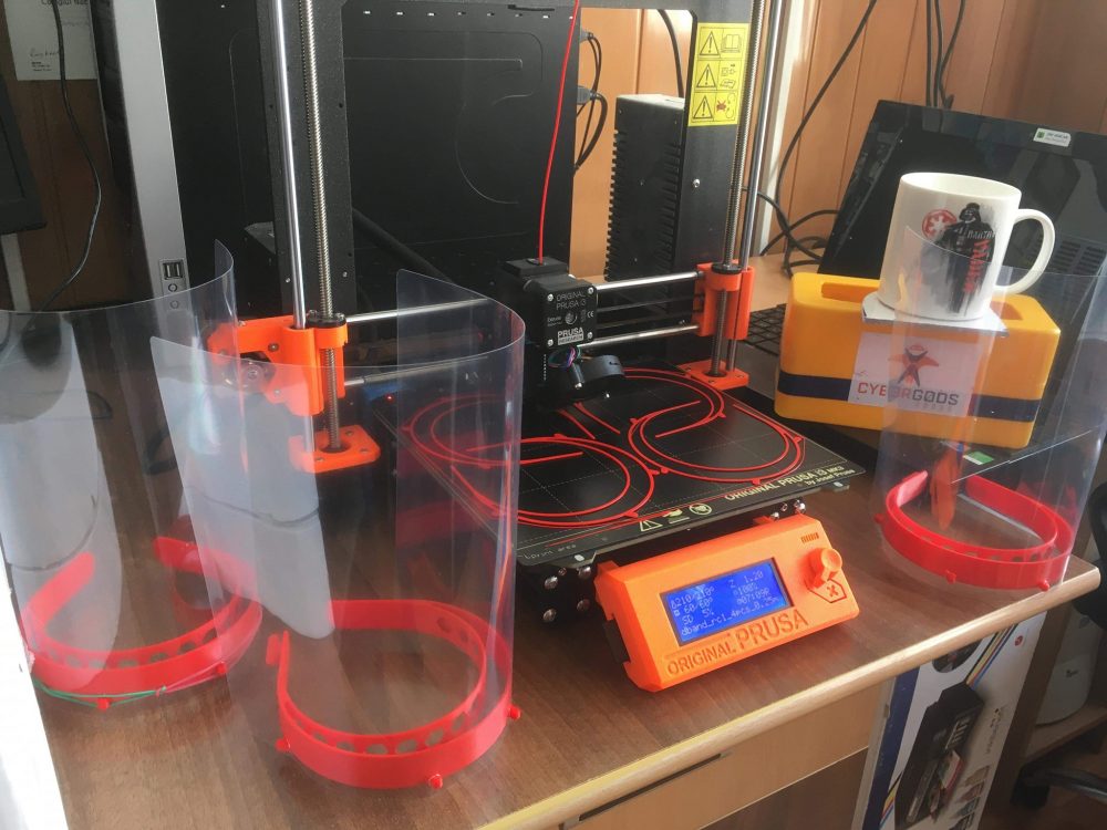Viziere pentru personalul de la Ambulanță făcute de elevii de la Colegiul Național de Informatică Piatra Neamț