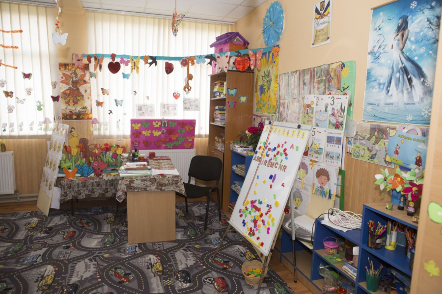 Copiii în vârstă de 5 ani trebuie înscriși la grădiniță obligatoriu și fără liste preferențiale