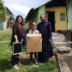Laptopuri donate copiilor de preotul paroh și bibliotecara comunei Poienari, ZCH NEWS - sursa ta de informații