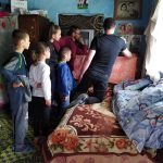 Laptopuri donate copiilor de preotul paroh și bibliotecara comunei Poienari, ZCH NEWS - sursa ta de informații