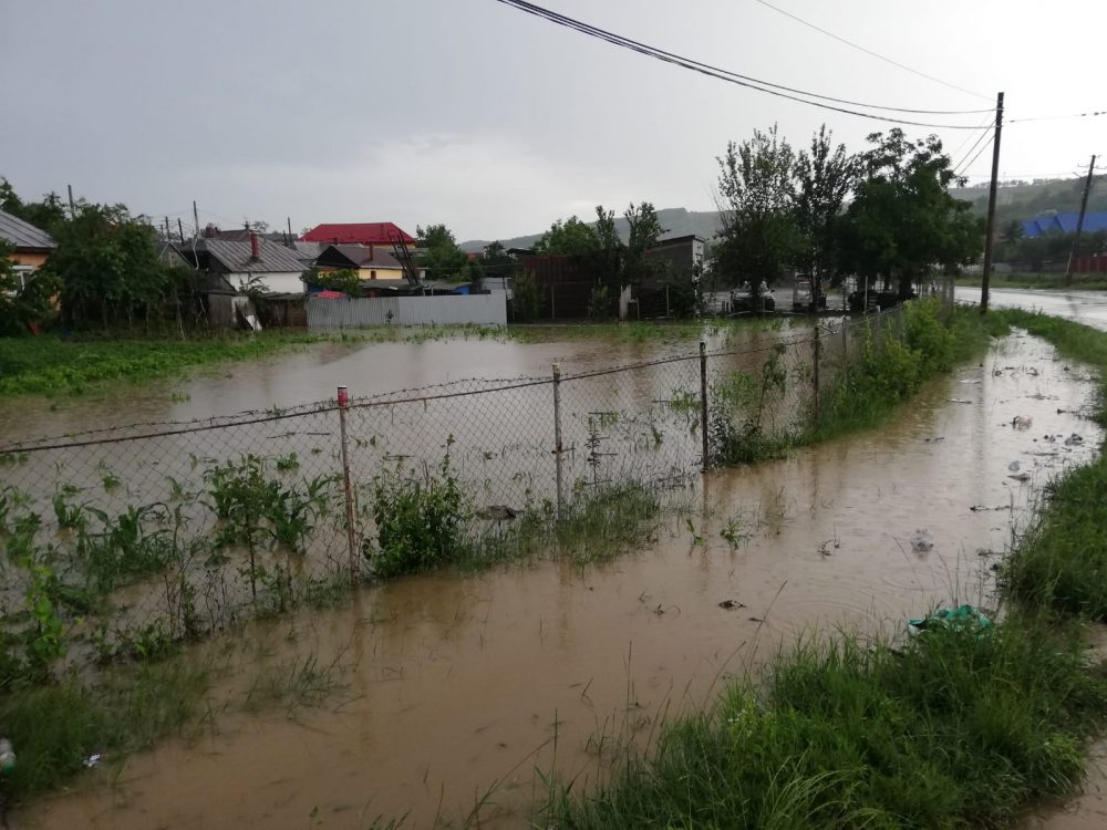 Inundații în câteva localități, după codul roșu de ploi, ZCH NEWS - sursa ta de informații