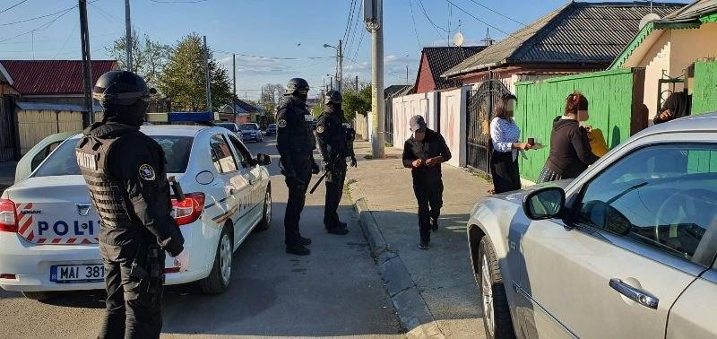 7 percheziții în Piatra-Neamț la clanurile de hoți: au fost confiscați bani, bijuterii și un autoturism, ZCH NEWS - sursa ta de informații
