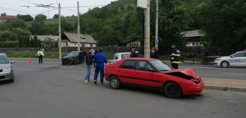 FOTO: Trei mașini s-au ciocnit, la ieșirea din Piatra-Neamț, ZCH NEWS - sursa ta de informații