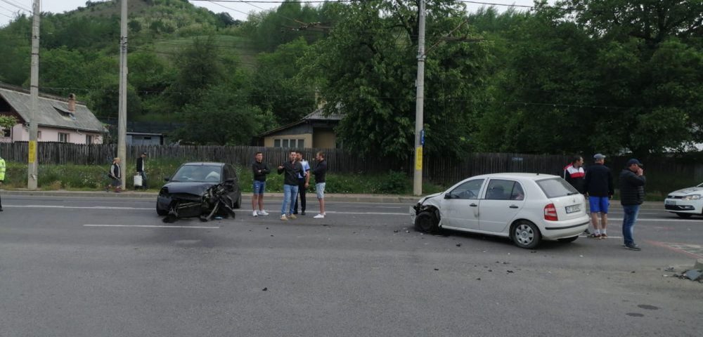 FOTO: Trei mașini s-au ciocnit, la ieșirea din Piatra-Neamț, ZCH NEWS - sursa ta de informații