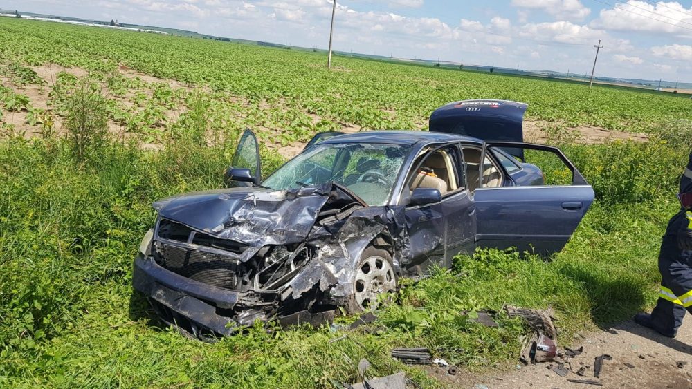 FOTO: Accident grav: Cinci răniți după coliziunea frontală a două mașini, în zona intersecției „Papuc”, ZCH NEWS - sursa ta de informații