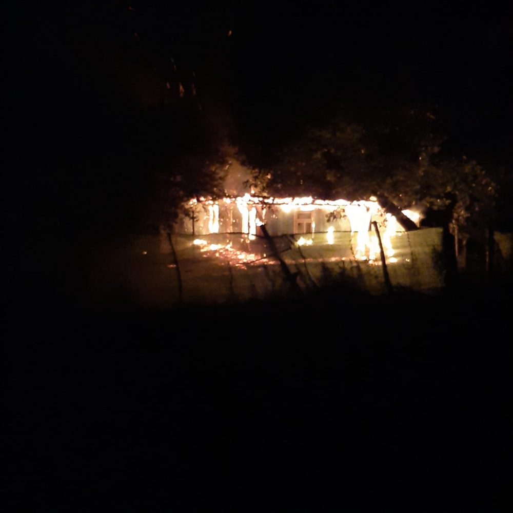 O anexă și o casă din Negrești – incendiate din răzbunare