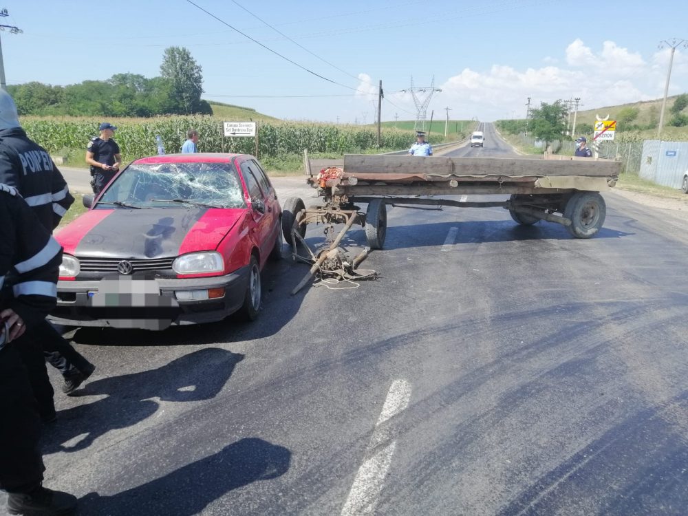 O căruță s-a izbit într-o mașină, la Roznov, ZCH NEWS - sursa ta de informații
