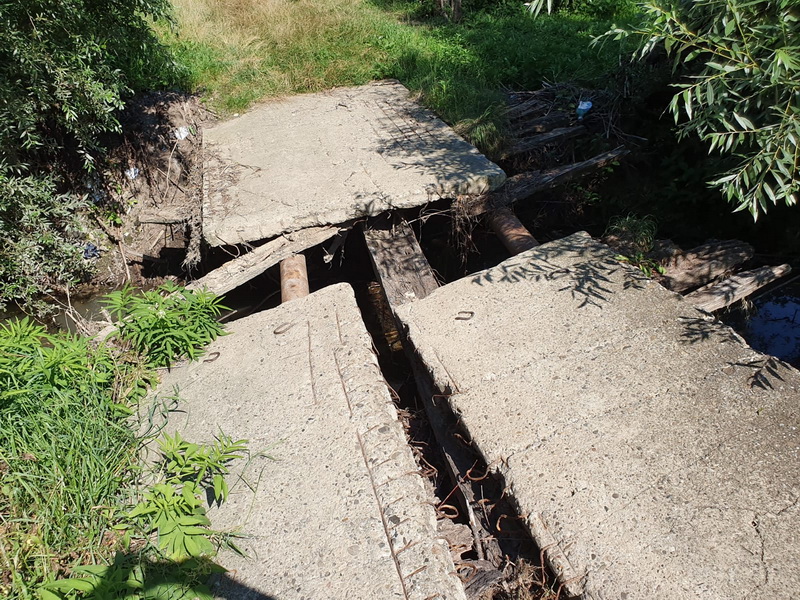 FOTO Reparaţii şi balastare a drumurilor, în urma inundaţiilor, la Grumăzeşti, ZCH NEWS - sursa ta de informații