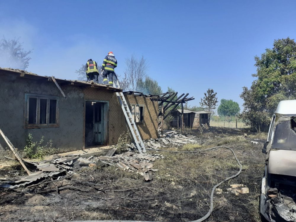 Un localnic din Bahna a vrut să ardă niște haine vechi și și-a dat foc la casă, ZCH NEWS - sursa ta de informații