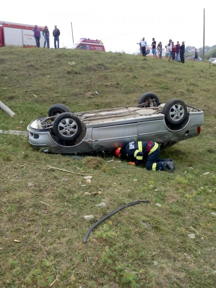 Actualizare &#8211; FOTO: Accident grav la Târpești, doi răniți după ce mașina în care erau s-a răsturnat într-o râpă, ZCH NEWS - sursa ta de informații