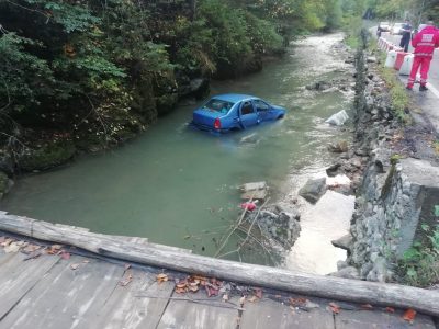 O mașină a plonjat în râul Bicaz, ZCH NEWS - sursa ta de informații