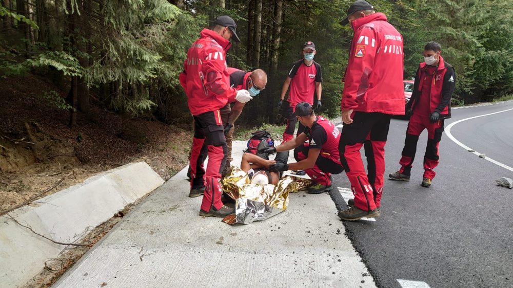 Foto. Accident pe drumul recent inaugurat de la Izvorul Muntelui la Durău, ZCH NEWS - sursa ta de informații