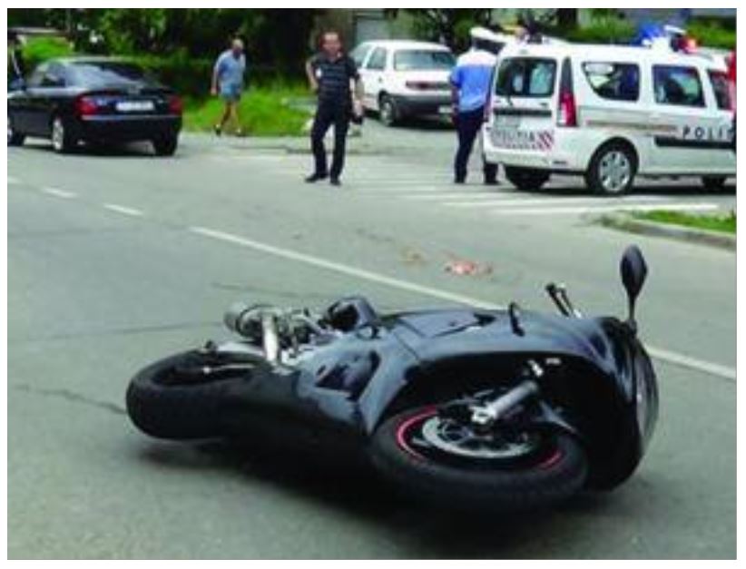 Motociclist rănit mai grav decât pietonul pe care l-a lovit