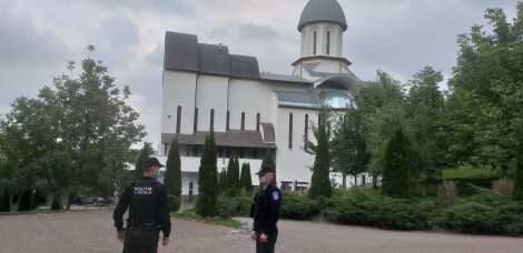 Polițiștii locali și jandarmii patrulează în zona Bisericii Sf. Parascheva, ZCH NEWS - sursa ta de informații