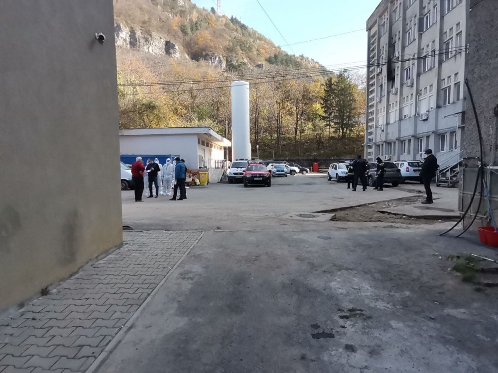 Prefectura Neamț dă derogare de participare la înmormântarea celor 10 pacienți arși