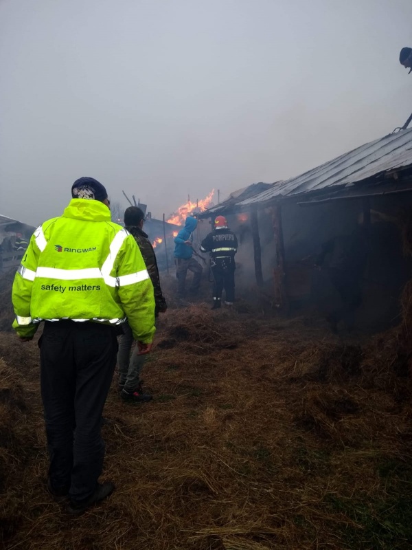Incendiu la o stână din Vânători Neamț. Foto, ZCH NEWS - sursa ta de informații