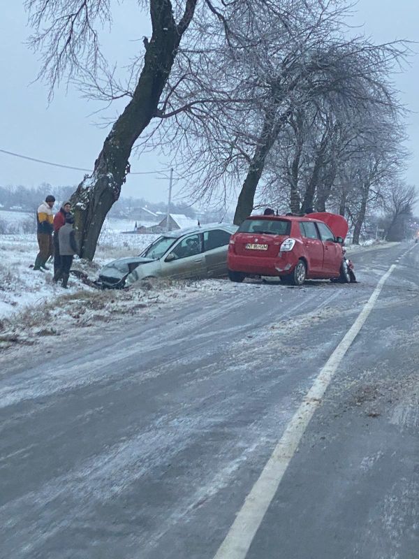 Primele semne de iarnă: Accident la intrarea în Păstrăveni, ZCH NEWS - sursa ta de informații