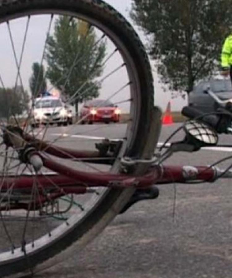 Băiat rănit grav după ce a făcut stânga, într-o mașină