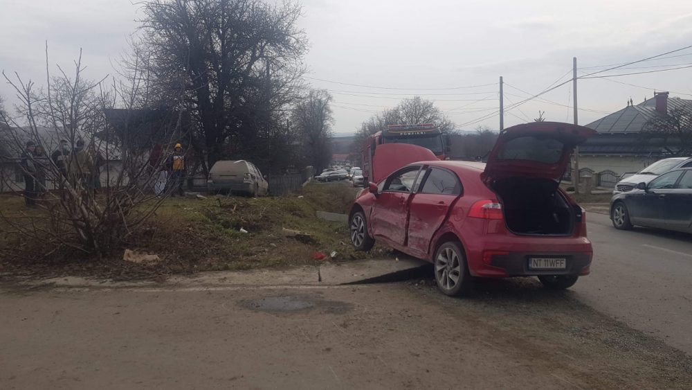 Actualizare: FOTO: Accident rutier cu 4 victime, la Grumăzești, ZCH NEWS - sursa ta de informații