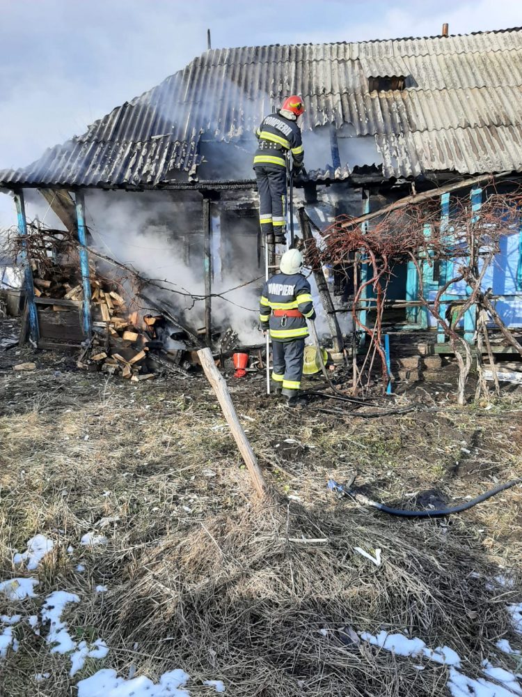 Marțea incendiilor: Trei case au luat foc, o bătrână a fost dusă la spital, ZCH NEWS - sursa ta de informații