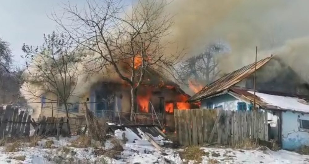 O casă a ars, de la coșul de fum, ZCH NEWS - sursa ta de informații