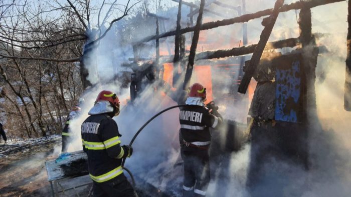 VIDEO: Incendiu în Piatra-Neamț, lângă pârtia de schi, ZCH NEWS - sursa ta de informații