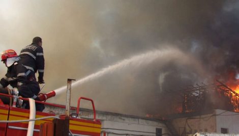Incendiu la o fabrică de furnir din Dumbrava Roșie, ZCH NEWS - sursa ta de informații