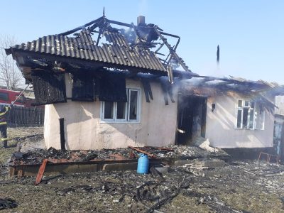 Acoperișul unei gospodării din Târpești a fost mistuit de flăcări, ZCH NEWS - sursa ta de informații