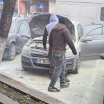 VIDEO/FOTO: Un autoturism a luat foc, la Târgu Neamț, ZCH NEWS - sursa ta de informații
